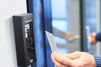 2N enthüllt neue, intelligente Zutrittskontrolleinheit